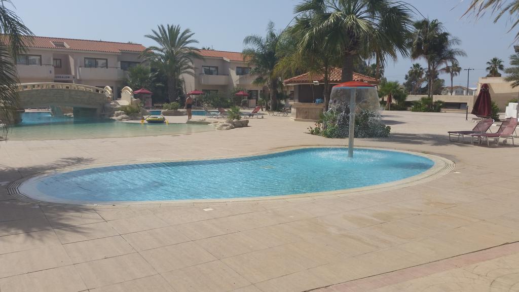 Crown Resorts Henipa Larnaca Exterior photo