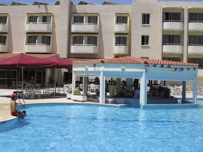 Crown Resorts Henipa Larnaca Exterior photo