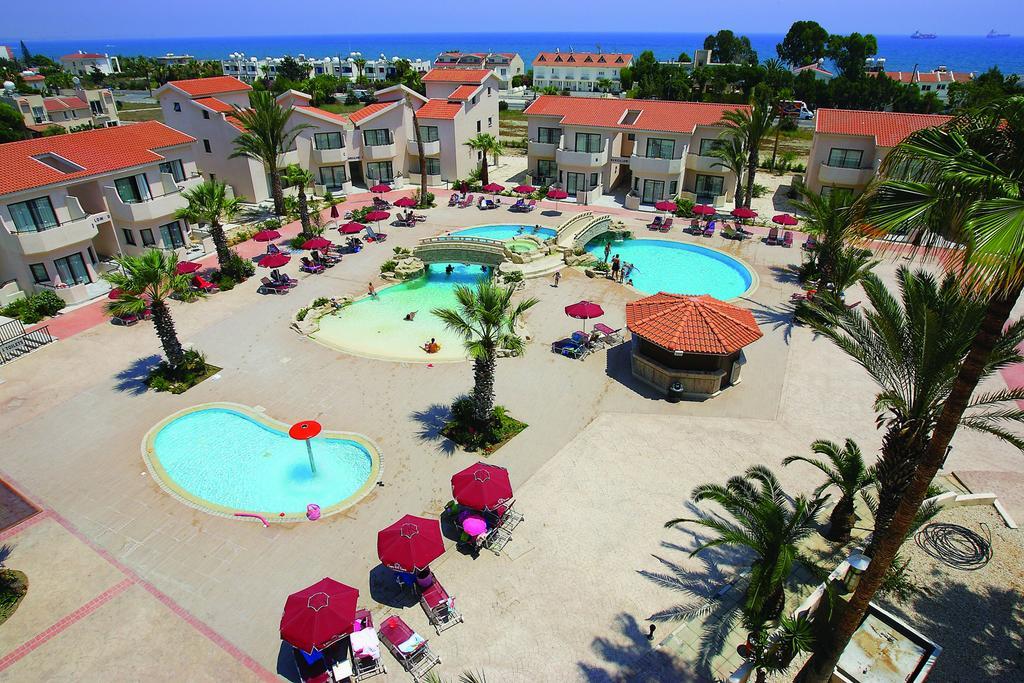 Crown Resorts Henipa Larnaca Exterior photo