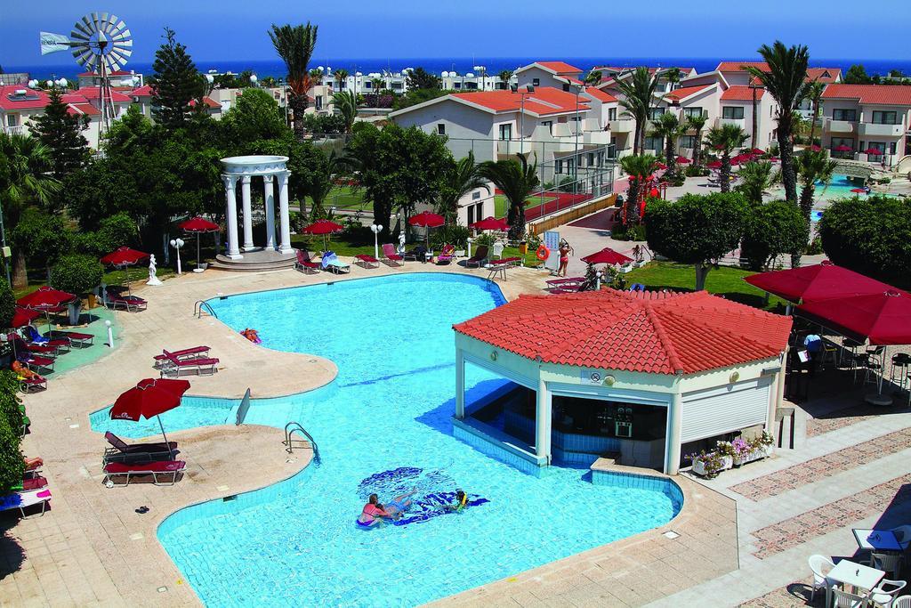 Crown Resorts Henipa Larnaca Exterior photo