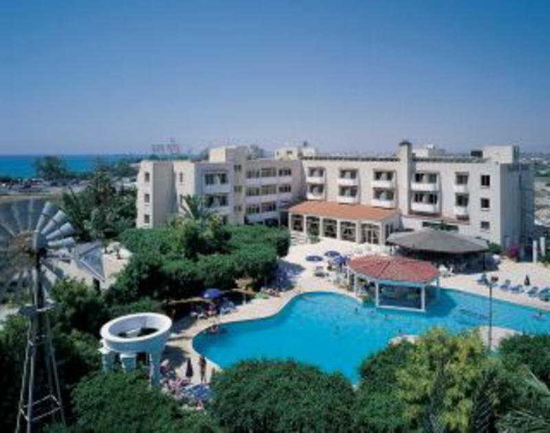 Crown Resorts Henipa Larnaca Exterior photo